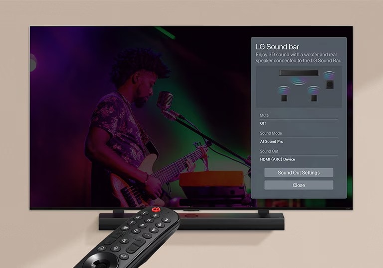 Một chiếc điều khiển từ xa chỉ vào TV LG đang hiển thị các cài đặt ở bên phải màn hình.